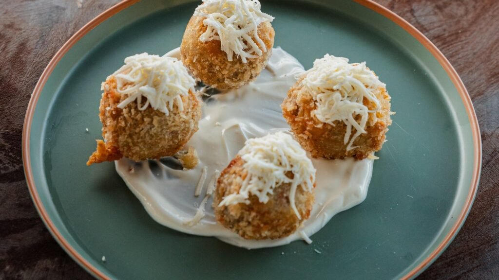 Croquetas de cayeye con suero costeño, del gastrobar de Casa Iwana