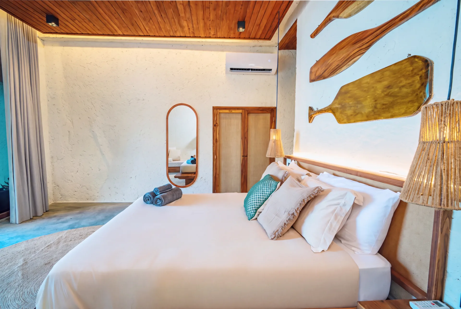 Suite Jardín primer nivel, habitación con cama queen y cama nido · Casa Iwana